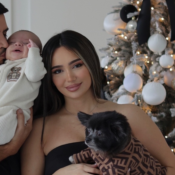 Meet your Posher, Mira - Picture 1 of 1